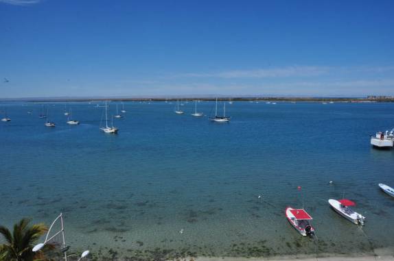 Dia de céu azul em La Paz, na Baja California, no México
